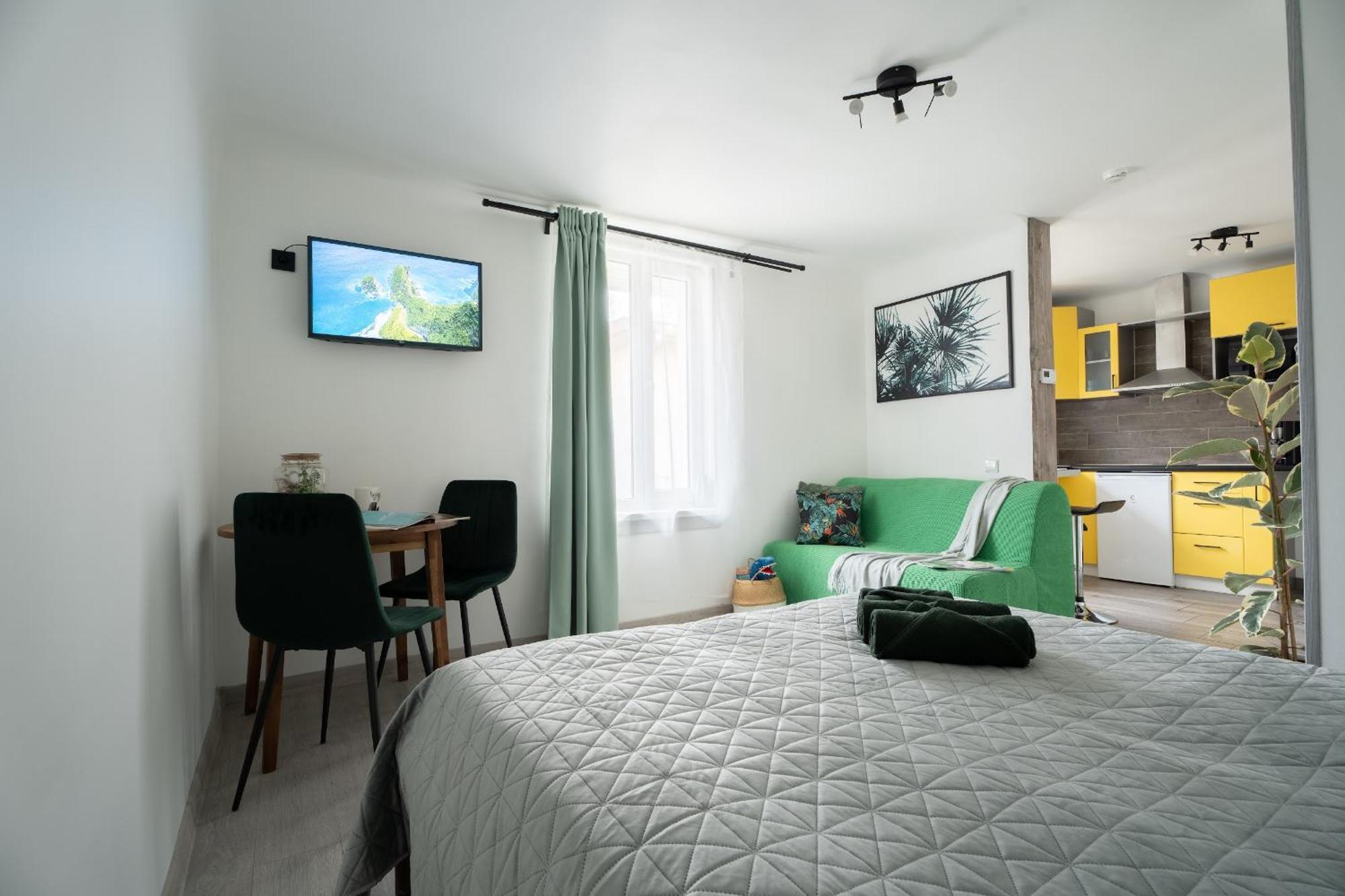 Green Garden & Private Parking Apartments With Playground Riga Exterior foto